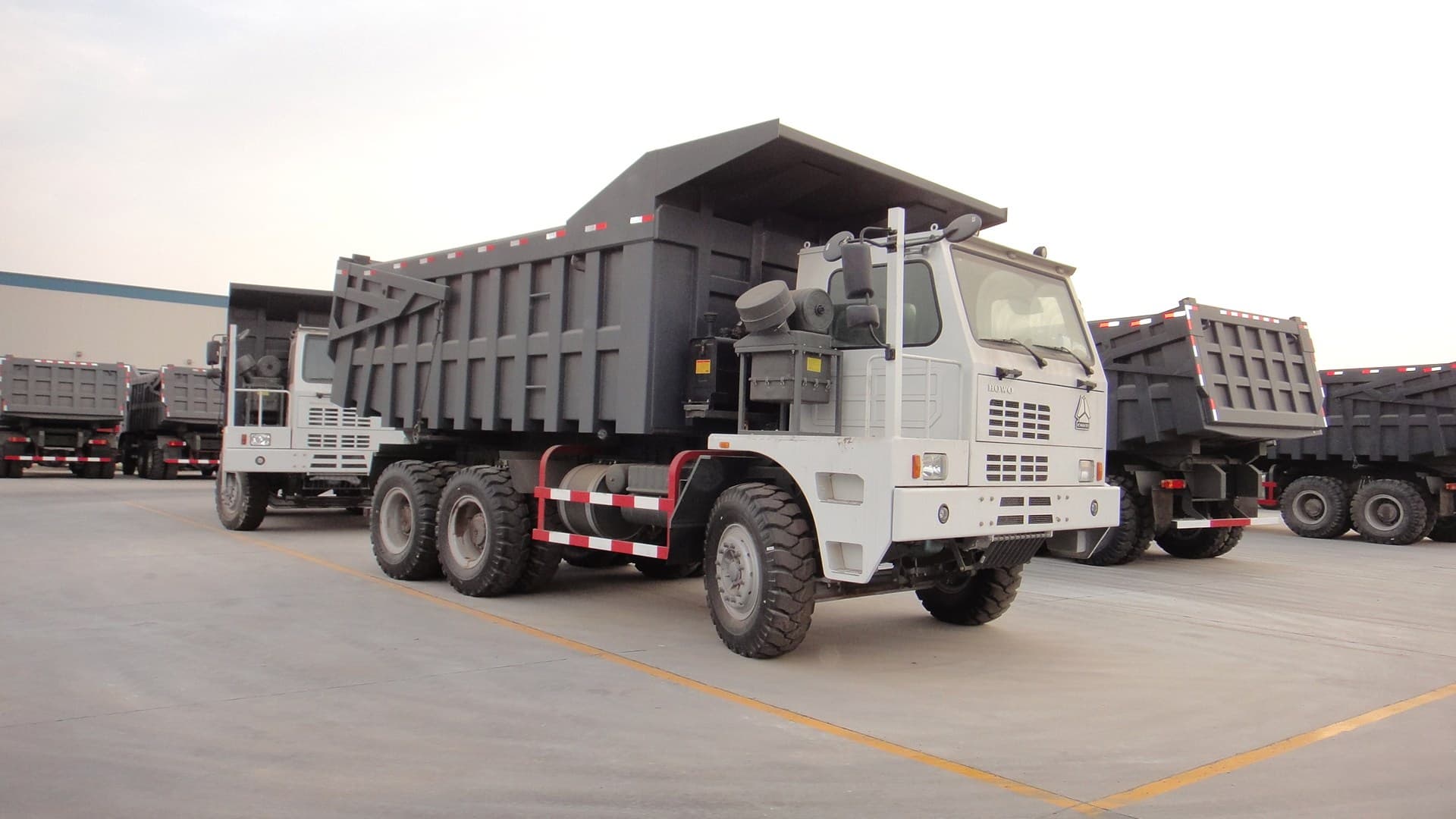 65Tonnage 6 x 4 Mining Dump Truck